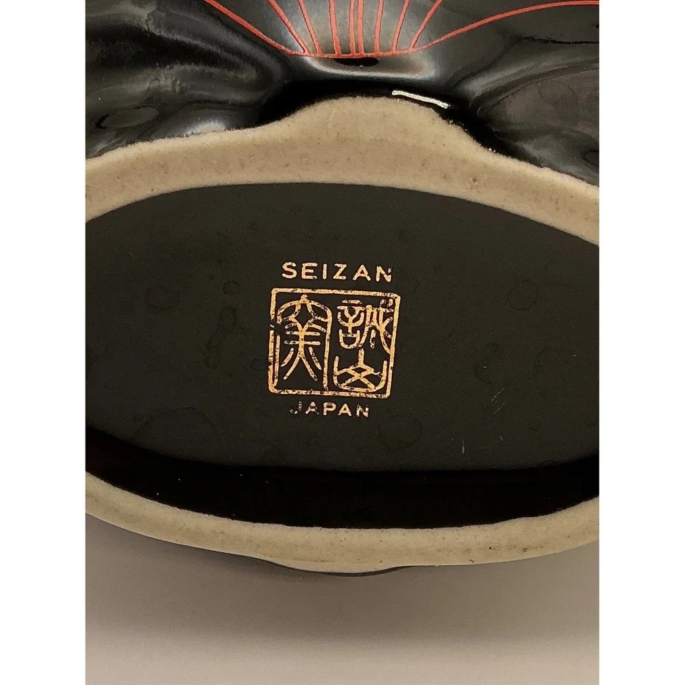 Seizan Japan Vintage Art Deco Black‎ and Red Scalloped Ceramic Vase 7.5 Inch